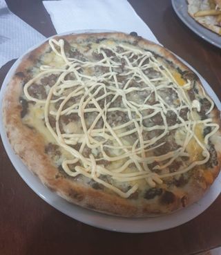 Margherita + carne di cavallo + svizzero