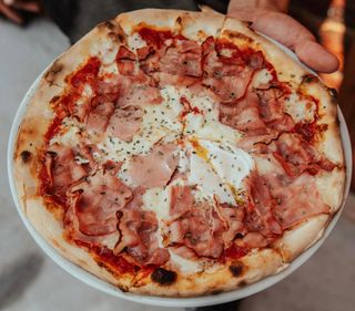 Pizza Vulcano (30 Cm. A 33 Cm.)