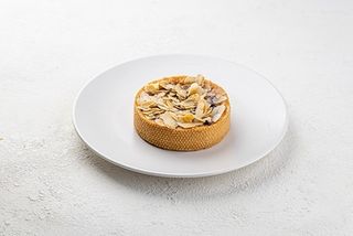 Тарт мигдальний зі сливою