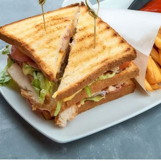 Sándwich Vegetal De Atún