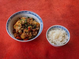 Курица, кисло-сладкий соус, рис на пару