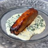 Стейк із лосося в шпинатному соусі 