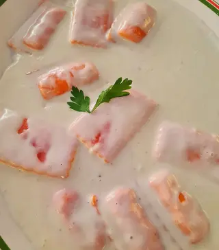 Ravioli Di Salmone Relleno De Queso Crema Con Salmón