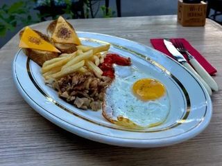 СНІДАНОК ЗІ СВИНИНОЮ ПО-КОРЕЙСЬКІ (245g)