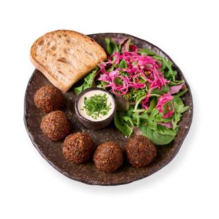 Falafel caseiro com molho tahini