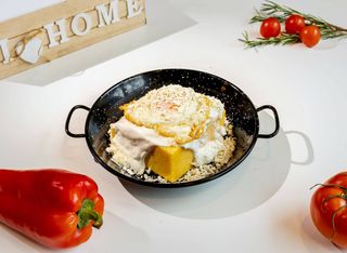 Mamaliga cu ou brânză, smântână hey