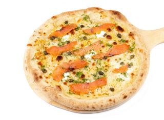 Пица С пушена сьомга и каперси (450г)