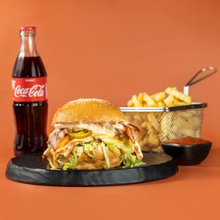 საფირმო ქათმის ბურგერის კომბო/Special Chiken burger combo