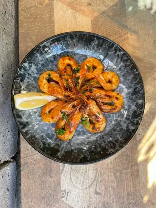 Средиземноморски скариди на плоча