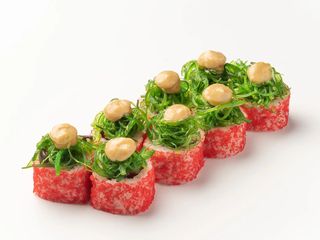 Рол Кайсо в червоному кранчі