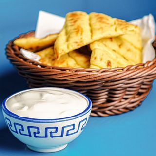 Pane greco di mais con maionese vegan