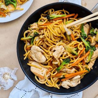 Chicken noodles with egg