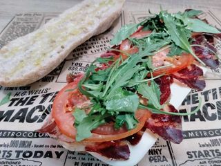 Bocadillo Vegetal Con Cecina