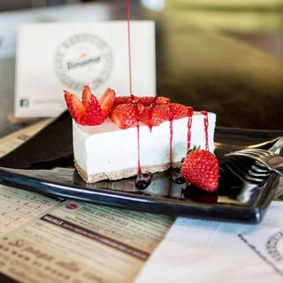 Cheesecake con Fragole Intera
