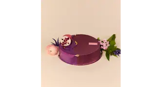 TORT JOGURTOWY Z OWOCAMI LASU