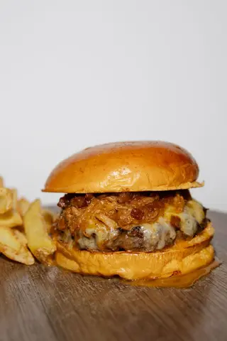 LA CLANDESTINA - MEJOR HAMBURGUESA DE LA RIOJA 2026