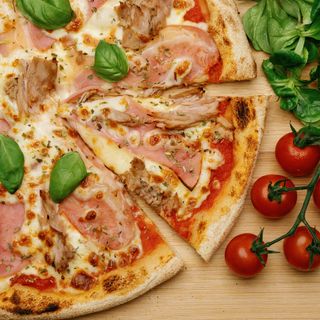 Pizza Artesanal Caprichosa (Mediana)