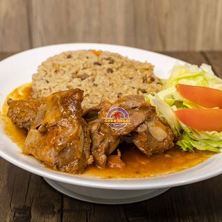 MORO DE GUANDULES CON COCO TERNERA GUISADA Y ENSALADA