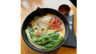 Ramen ze stekim z kałamarnicy