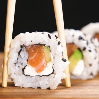 URAMAKI SALMONE PHILADELPHIA