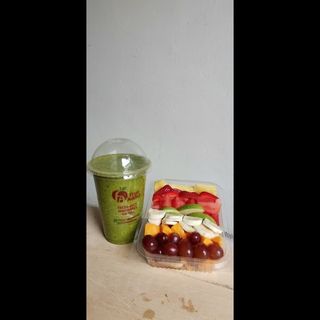 Rainbow fruit salad + 300ml juice