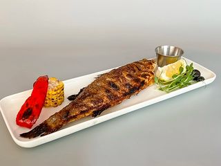 Сібас зі смаженою кукурудзою (1шт)