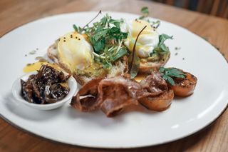 D011 Carne di maiale con funghetti cinesi e uova