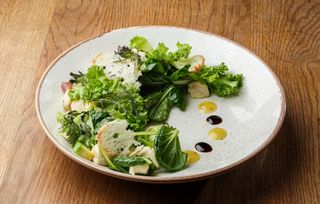 Салат-коктейль з печеною куркою (200г)