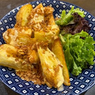 Смажена картопля під сирним соусом,  270 г