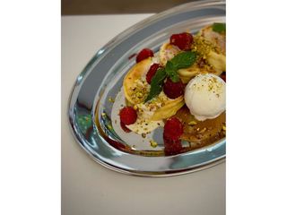 Солодкі панкейки із сезонними фруктами (330g)