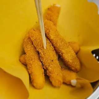 Stick di provola con speck panato