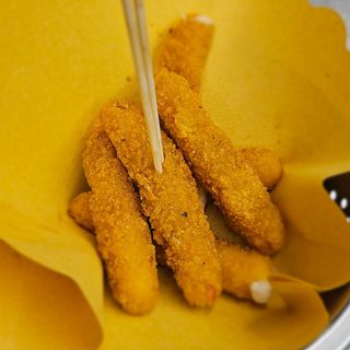 Stick di provola con speck panato