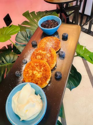 Combo Pancakes de Queso y bebida