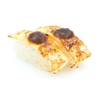 28. Nigiri de pez mantequilla flambeado (2 pzs.)