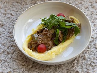 Бефстроганов з телятиною та білими грибами (380g)