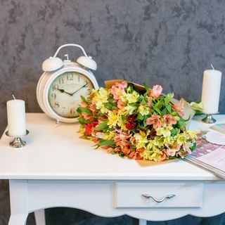 Buchet din 31 alstromerii în hârtie naturală