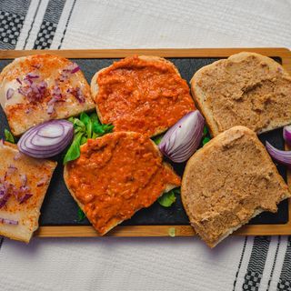 Pita cu zacusca 400 g