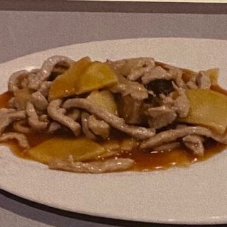 Maiale con funghi e bambù
