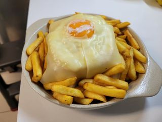Francesinha Especial (com ovo e batata)