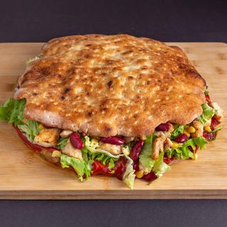 Meksički XXL sendvič u pizza tijestu