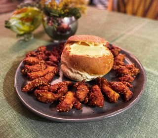 გამომცხვარი ქათმის ფილე ყველის სოუსით