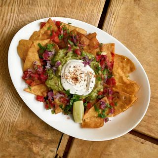 Начос з гуакамоле