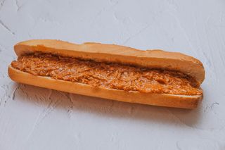 Bocadillo De Bonito Con Tomate