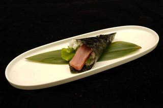 26. Temaki tonno