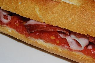Bocadillo de ibérico y tomate