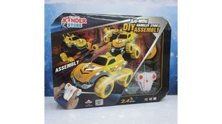 Машина конструктор на пульту управления