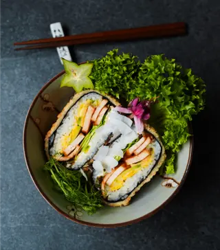 Burger z tofu w sosie Teriyaki