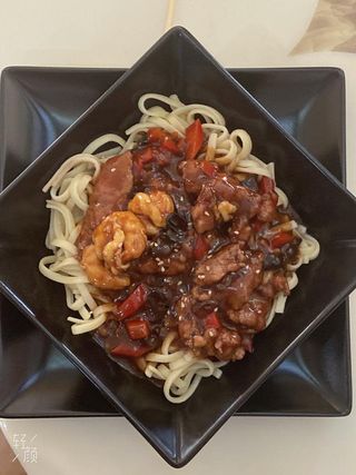 808. Tallarines Al Estilo Pekín