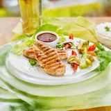 Телешки суджук с печени картофи и лютеница