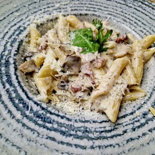 Carbonara cu ciuperci si bacon
